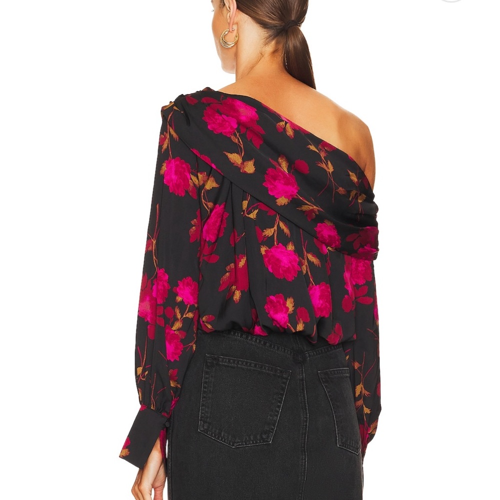 Like new. Worn once. The roses are red with hot pink accent. - Picture 3 of 3